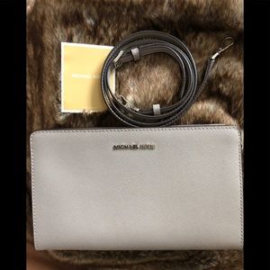 MICHAEL MICHAEL KORS- Leather Crossbody Clutch